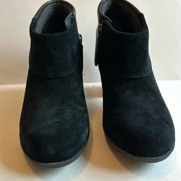 Women’s Clarks black suede with faux leather boots, size 6 - Picture 1 of 5